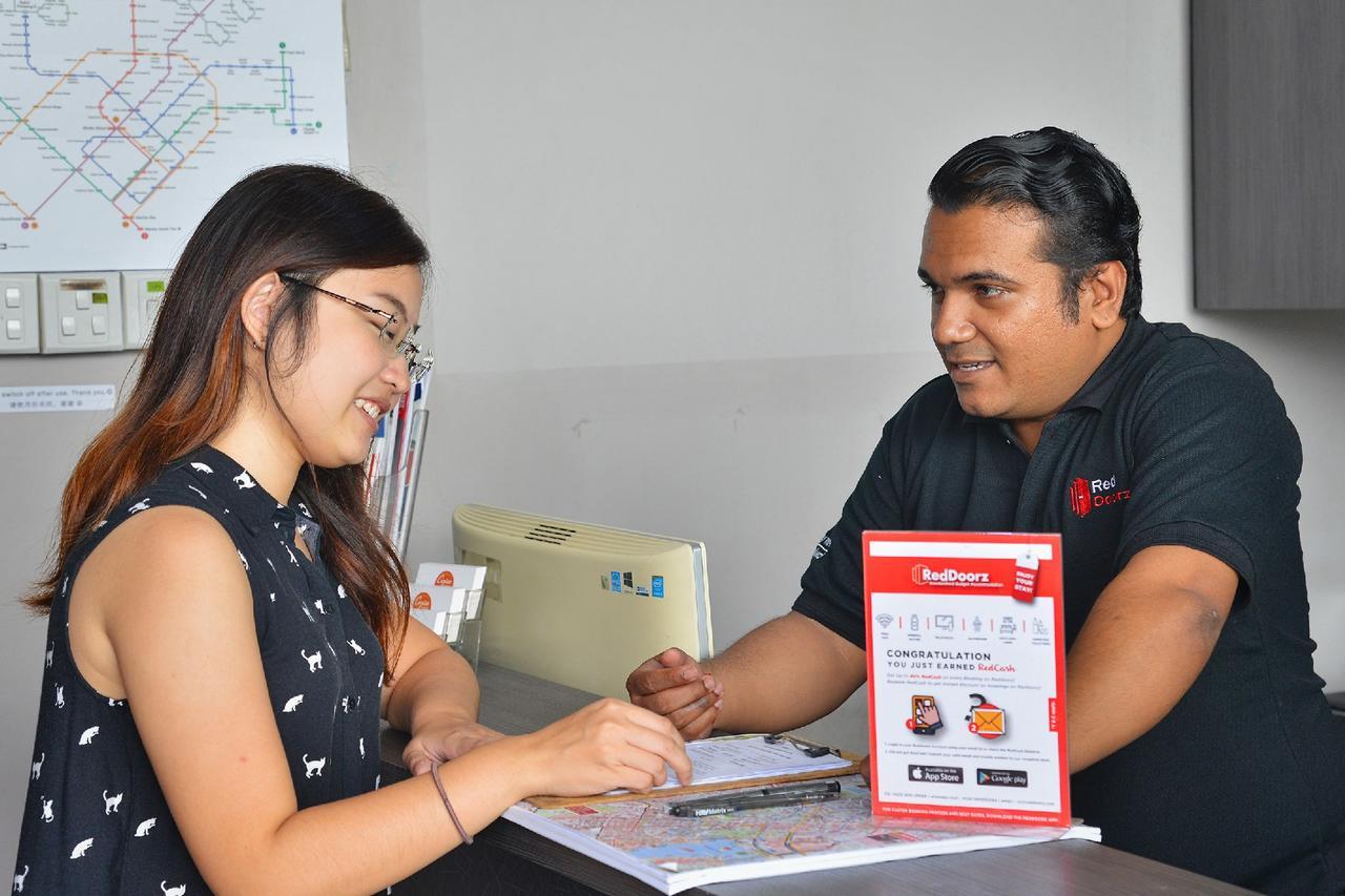 Reddoorz Hostel @ Kallang Mrt Szingapúr Kültér fotó